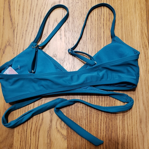 Small forest green criss cross wrap bikini top adjustable straps - Picture 5 of 6